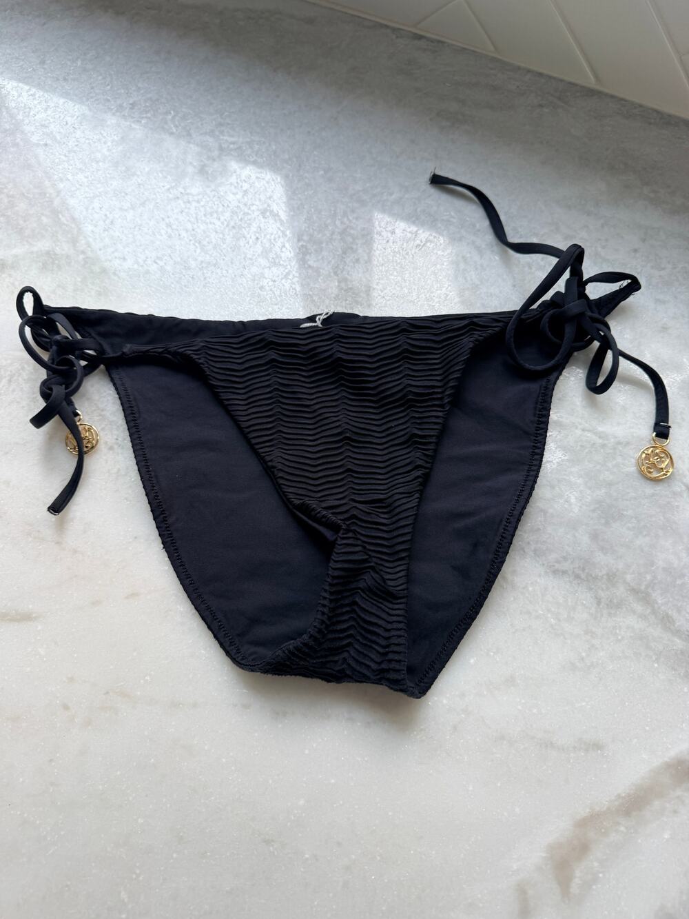 HOT TROPICS - Wavy Ruched Back Tie Side Bottom —Black